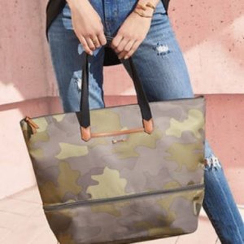 Stella & Dot Daytripper Camo Bag